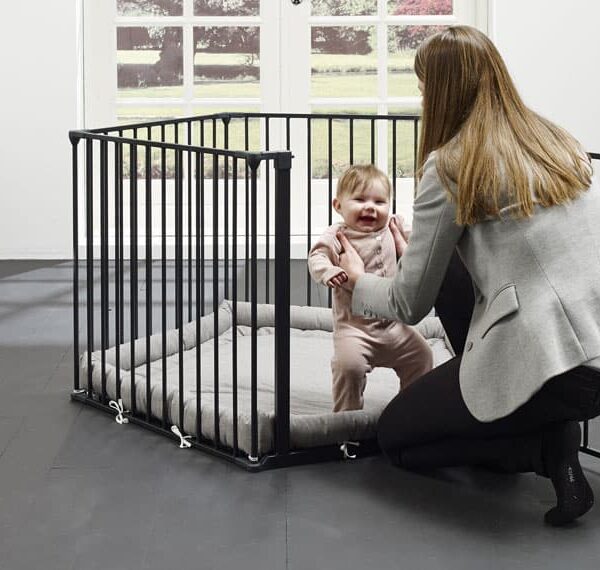 BabyDan Park a Kid járóka játszómatraccal, 360 cm, fekete